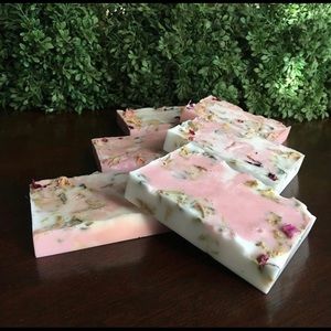 2 x $10 rose  vanilla soap!!🌹